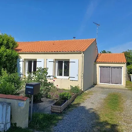 House With Enclosed Garden Without Neighbors And Jacuzzi Σπίτι διακοπών *