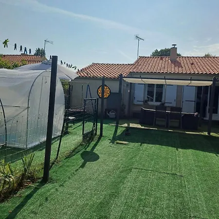 House With Enclosed Garden Without Neighbors And Jacuzzi Saint-Valérien